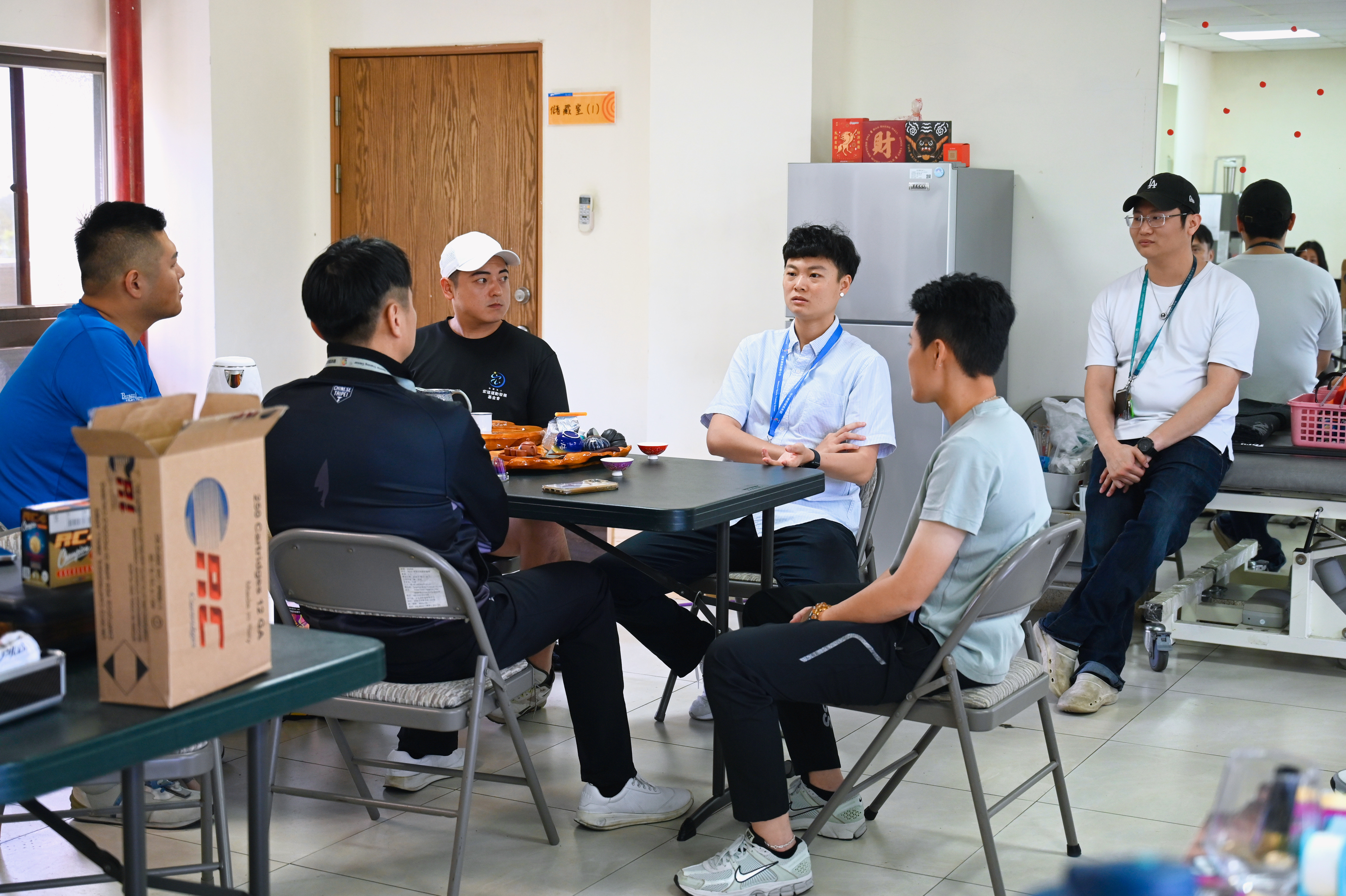 莊副執行長與射擊菁英選手們互動交流